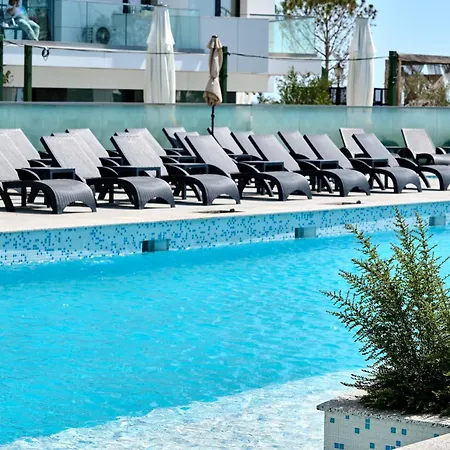 Caro In Infinity Pool & *