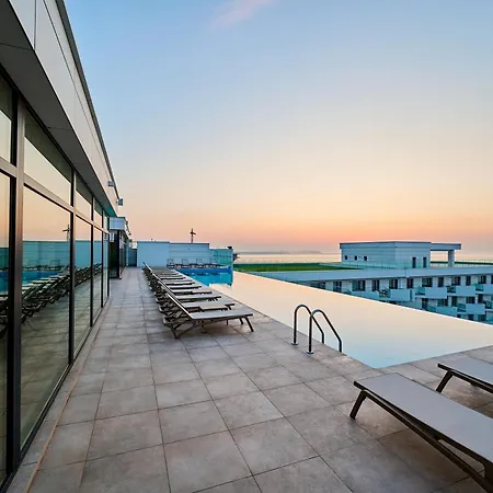 Caro In Infinity Pool & דירה