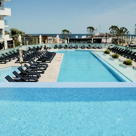 Apartment Caro - Infinity Pool & Navodari