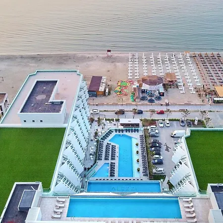 Caro - Infinity Pool & Navodari