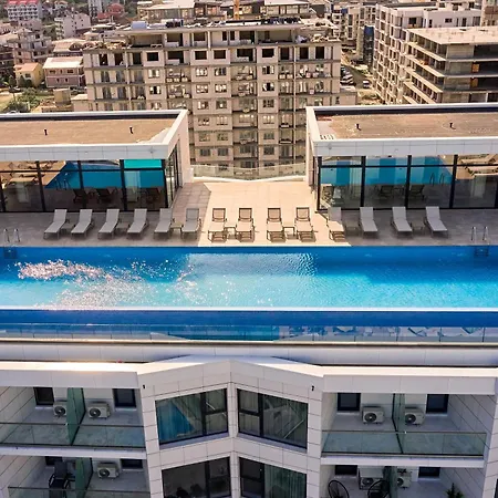 Caro - Infinity Pool &